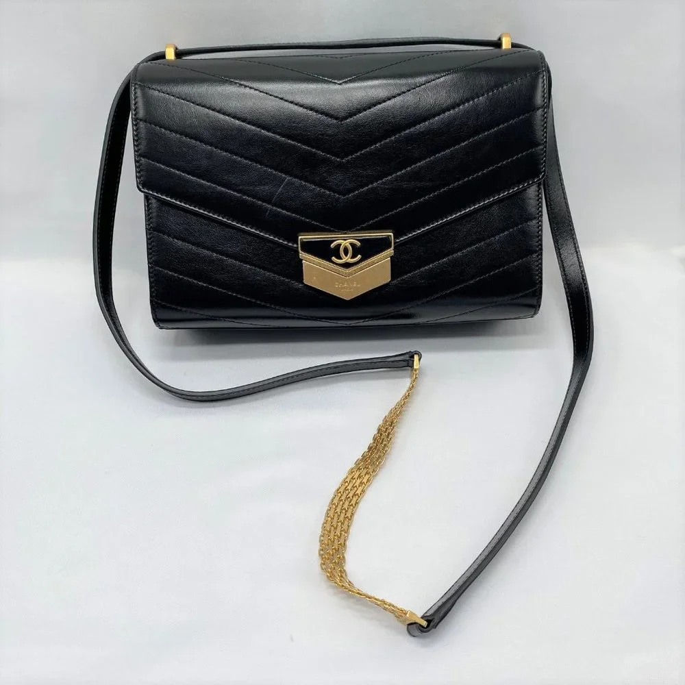 Chanel Black Medal Envelope Flap Bag Chevron Calfskin - Picture 2 of 12